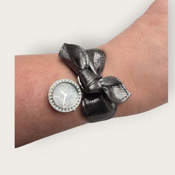 Guess Black Bow Strap Women’s Watch Crystal Bezel Bracelet Timepiece - Picture 3 of 8